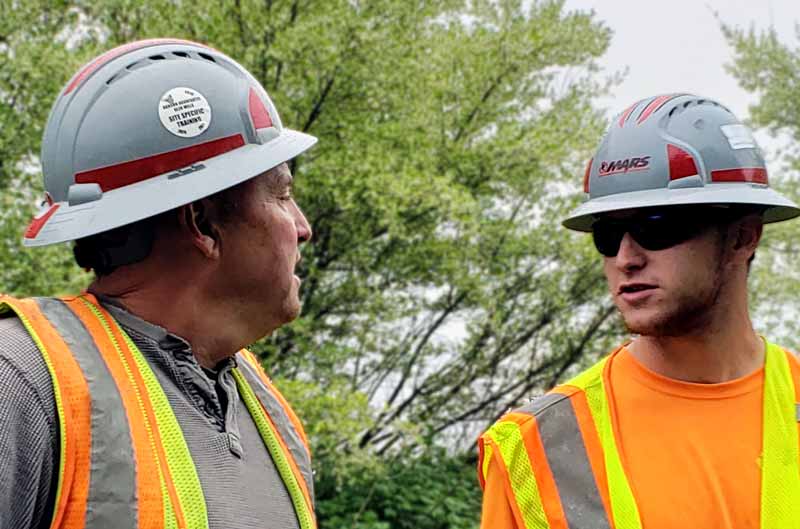 Scott Slater (left) has over 30 years of experience focused solely on mobile aggregate services. He is shown here with his son, Scott, Jr.